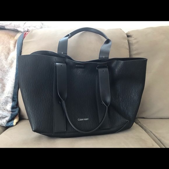 Calvin Klein Handbags - Calvin Klein purse